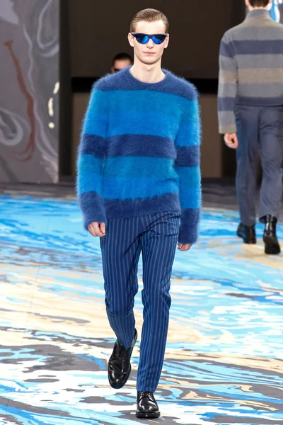 Look 14